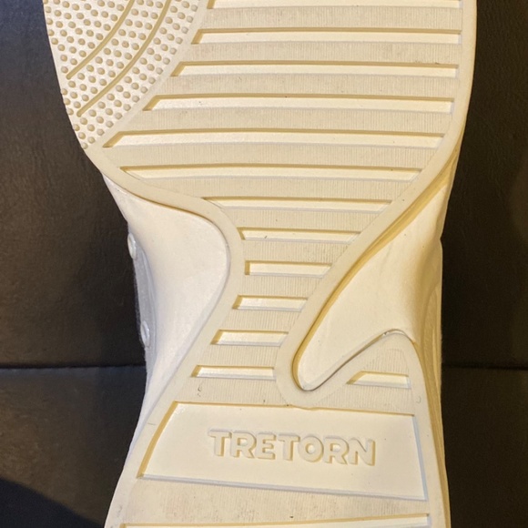 Tretorn Canvas Women’s Tennis Shoes. Size 10. New. $15 - Picture 3 of 4